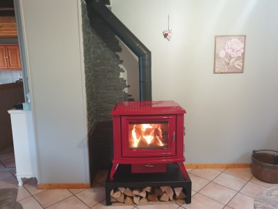 Charleston C4-02 émaillé rouge avec pieds tradition (2).JPG