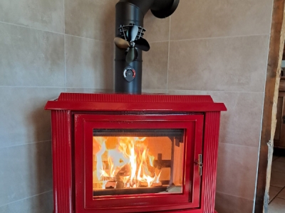 Charleston C5-02 émaillé rouge avec pieds contemporains.jpg